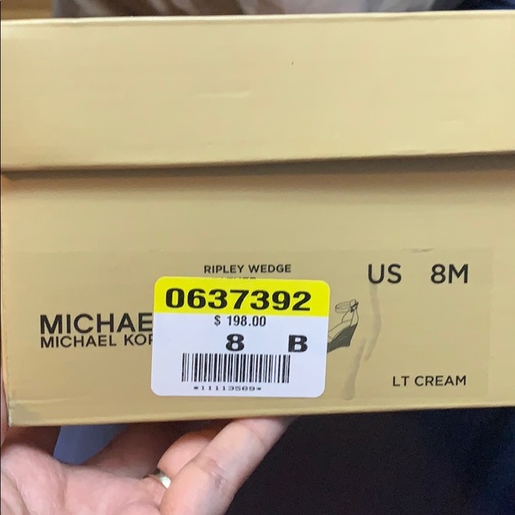 Sold!!!MK Wedge - Picture 6 of 6